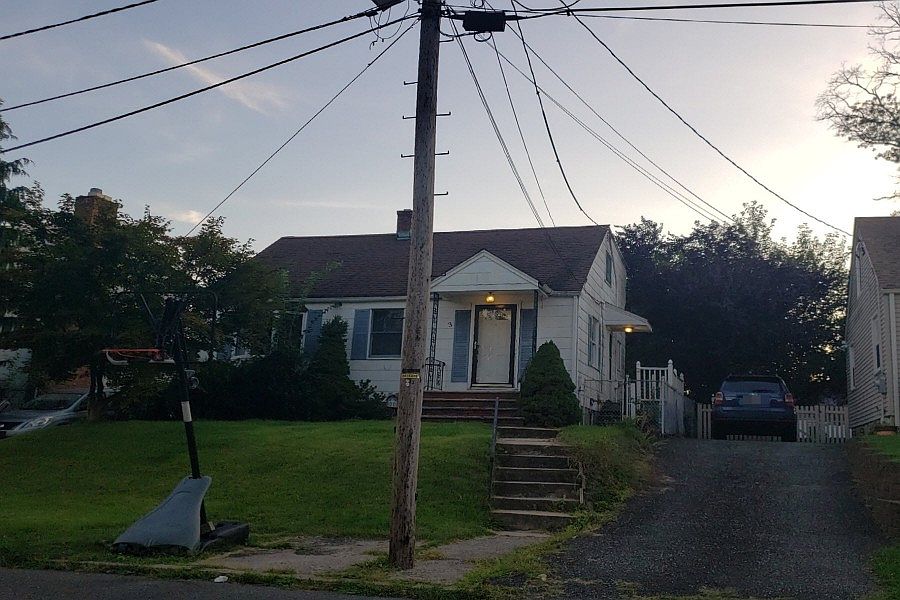 2nd image of 3 Fitzsimmons Ave