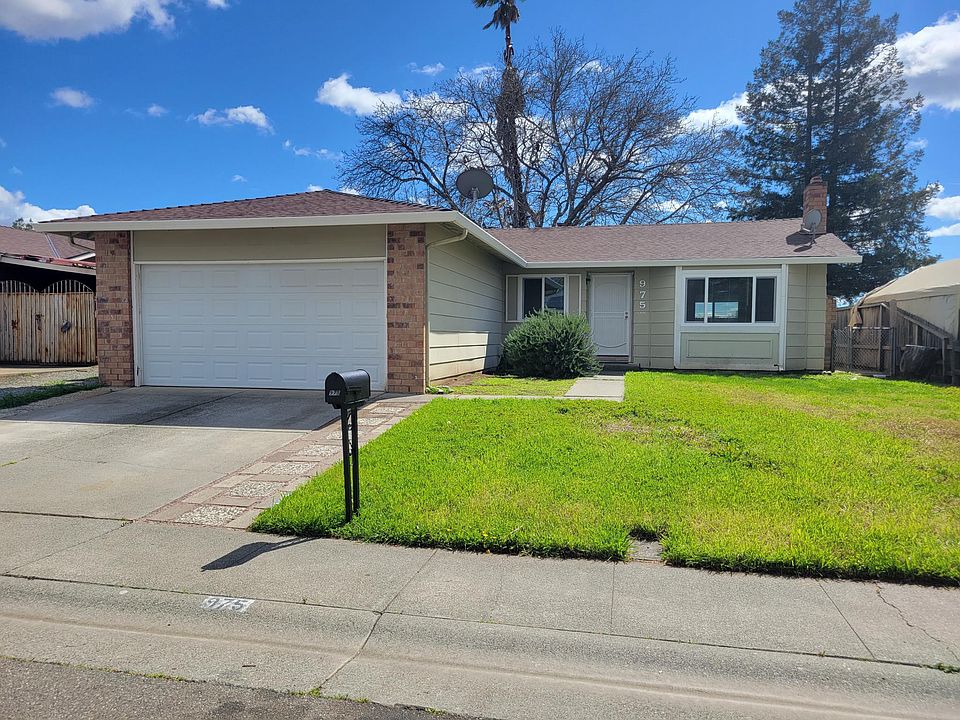 1st image of 975 Woodvale Dr