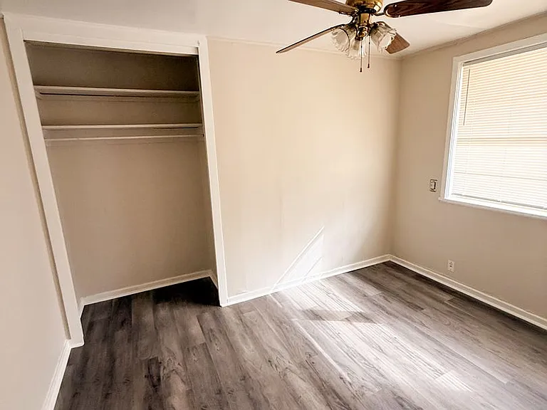 2111 Robin St — Photo 4