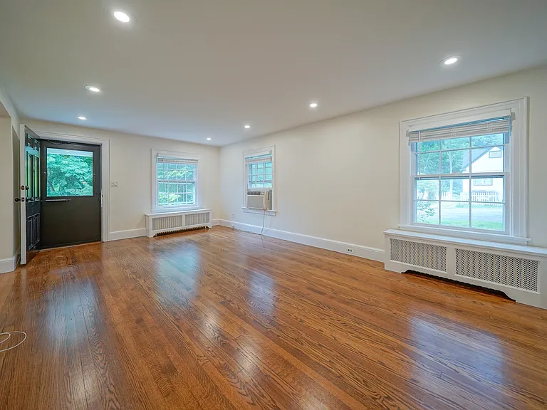 16 Brook St — Photo 14