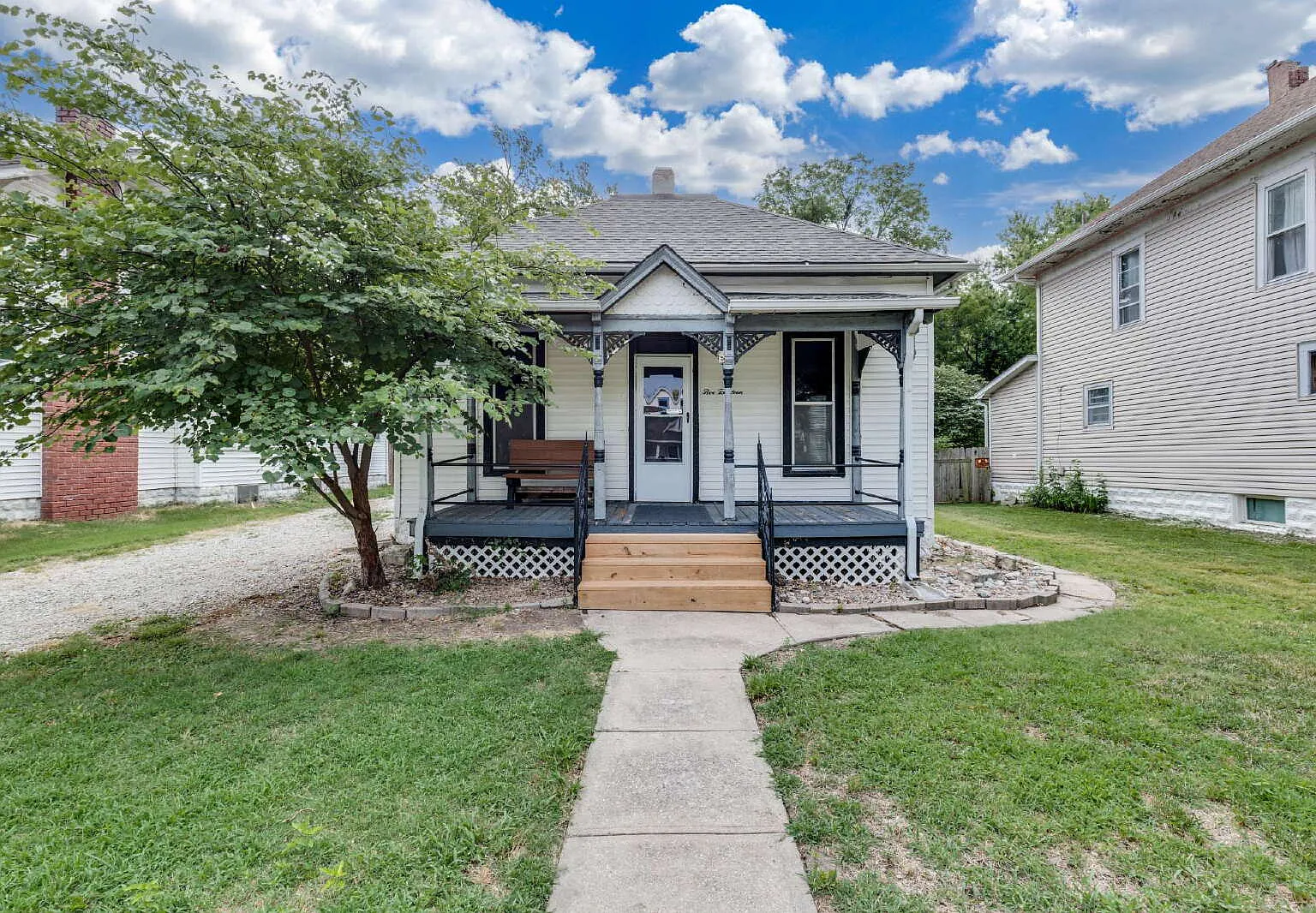 2 bed, 1.0 bath, 1056 sqft, $1,250 — Photo 1
