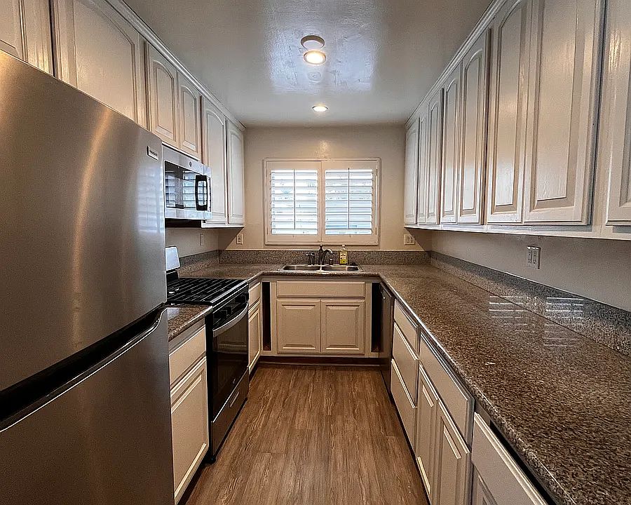 1st image of 442 S Rexford Dr #51bffb96a