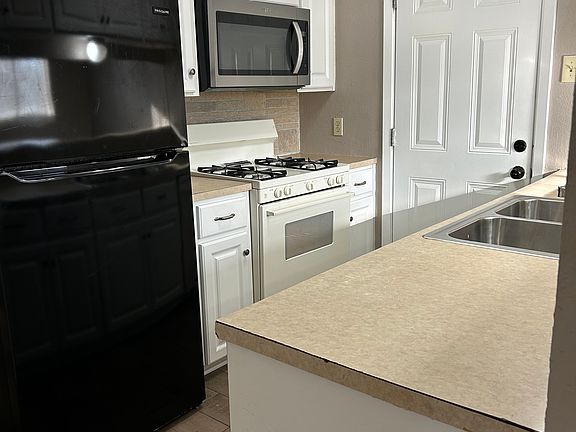 3rd image of 2401 Cottonwood Dr #A