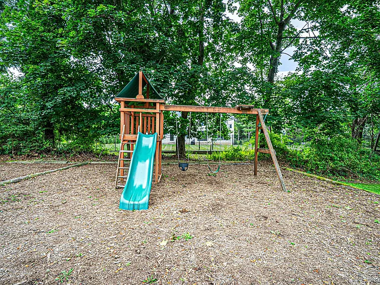 27 Walnut Ave #2 — Photo 28