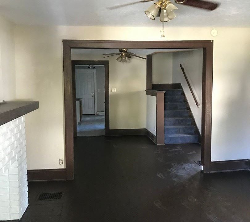 2nd image of 222 W Parkwood Dr