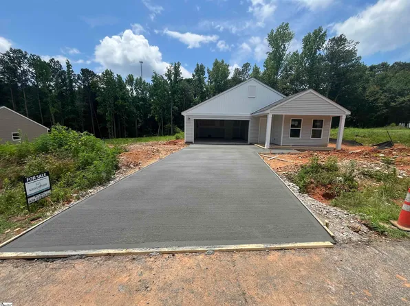 102 Heatherwood Dr, Gray Court, SC 29645