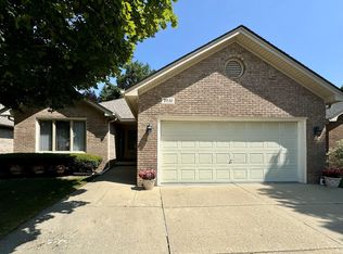 7031 Carriage Creek Dr, Washington, MI 48094