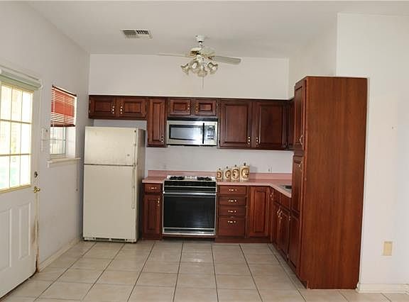2nd image of 3825 Lake Providence Dr