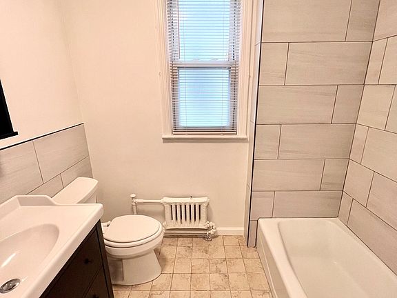 4th image of 320 E 235th St Floor 2