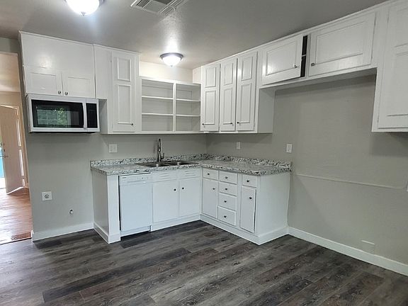 4th image of 135 Eisenhower Blvd #A
