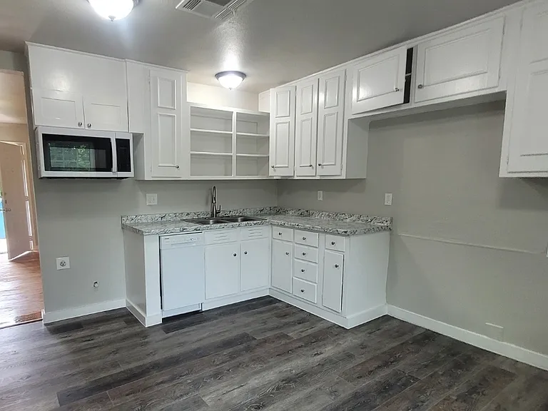 135 Eisenhower Blvd #A — Photo 4