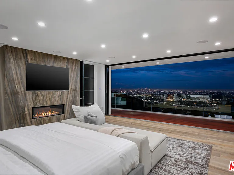 2110 Hercules Dr — Photo 6