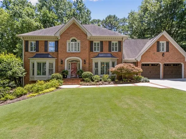1835 Redbourne Dr, Sandy Springs, GA 30350
