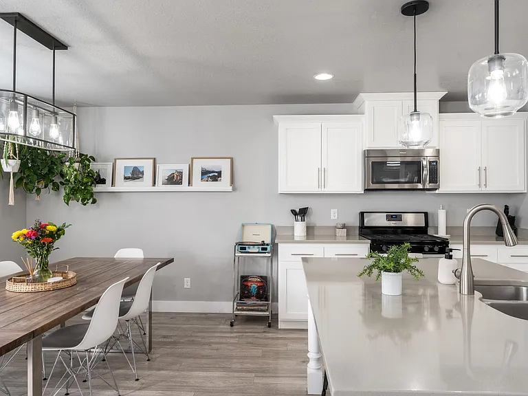 537 N Mountain Peak Dr — Photo 15