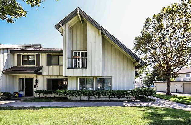 1st image of 10134 Karmont Ave