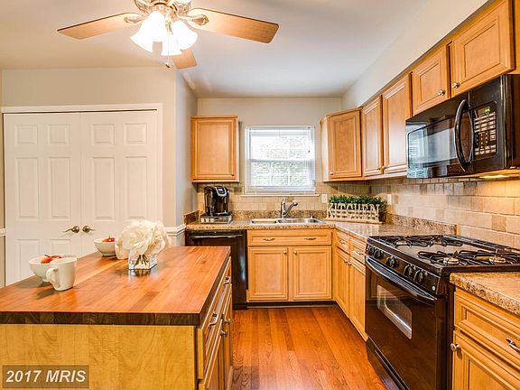 3rd image of 5559 Sherry Ct