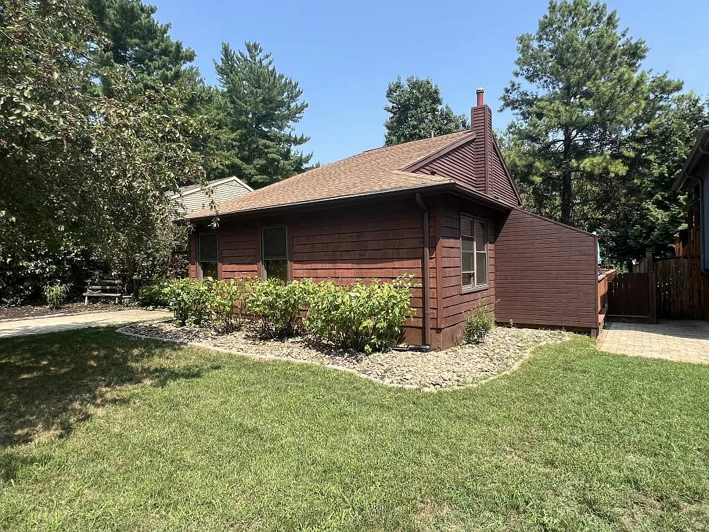1002 Timber Creek Dr — Photo 2