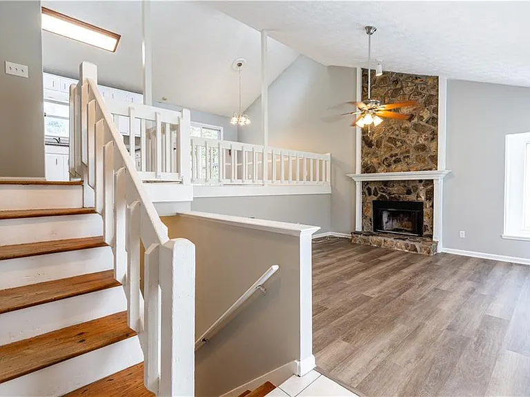 409 Arnold Rd — Photo 6