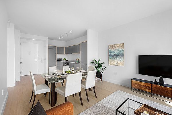 1st image of 10 City Pt APT 27G