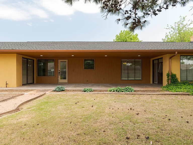 3121 Kent Dr — Photo 45