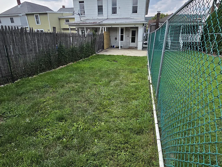 E Phillips St — Photo 11