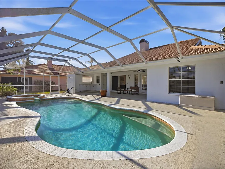 5829 Fairwoods Cir — Photo 3