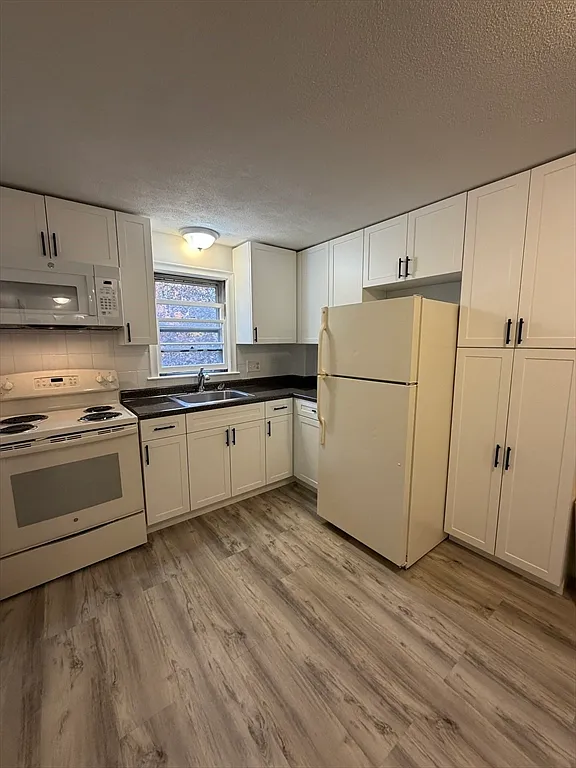 Building Photo - 109 Trapelo Rd #4