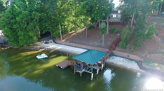 1st image of 204 Blue Heron Way