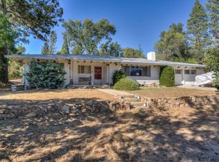 45663 Lauri Ln, Oakhurst, CA 93644