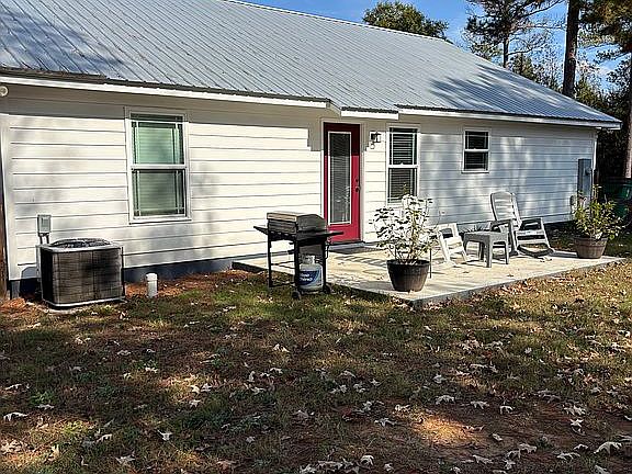 3rd image of 20 Bluegill Rd