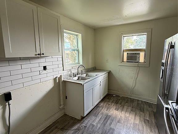 5th image of 2712 E COLUMBUS DRIVE
