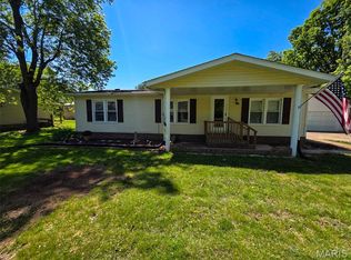 716 Myrtle St, Staunton, IL 62088