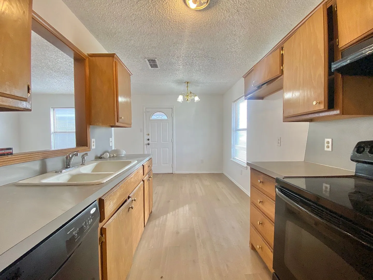 3 bed 1 bath now available in southeast Lubbock — Photo 2