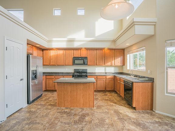 3rd image of 29671 W Amelia Ave