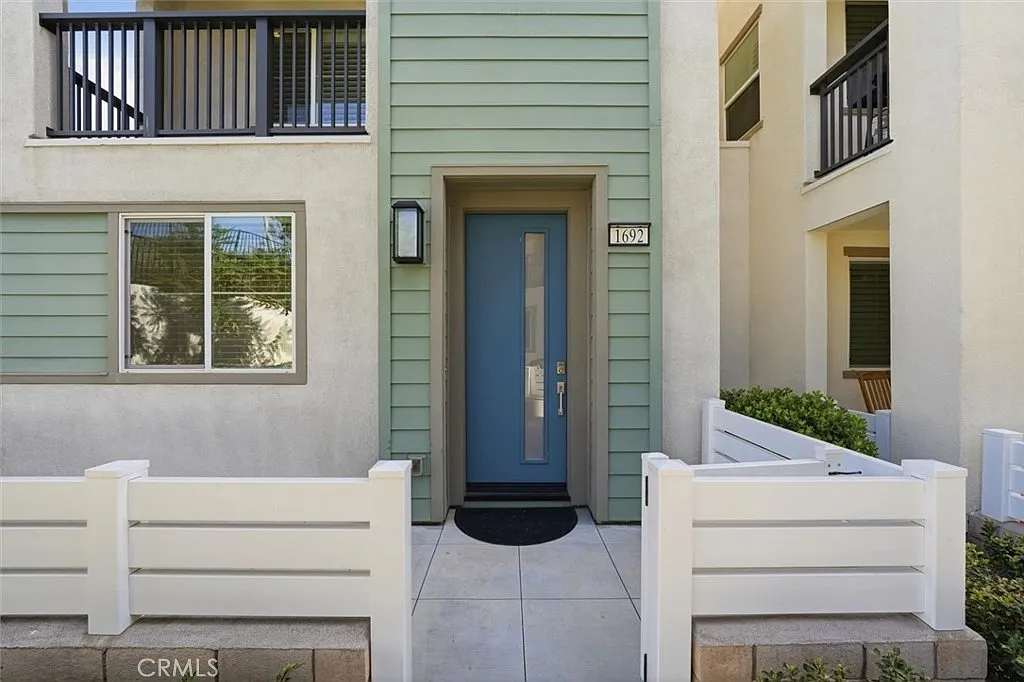 4 bed, 3.5 bath, 1873 sqft, $5,300 — Photo 2
