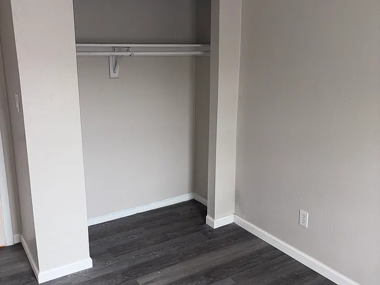 813 S Grosvenor Ct — Photo 40