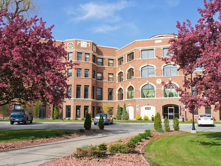 Courtyard at Highpointe — Photo 8