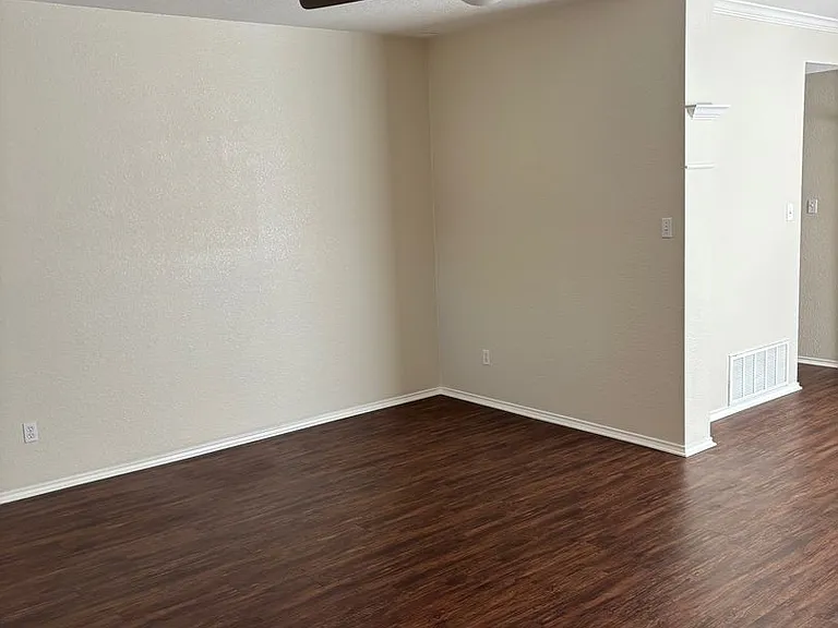 1403 Haley Gray Dr — Photo 7