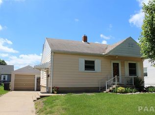 105 N 18th St, Pekin, IL 61554