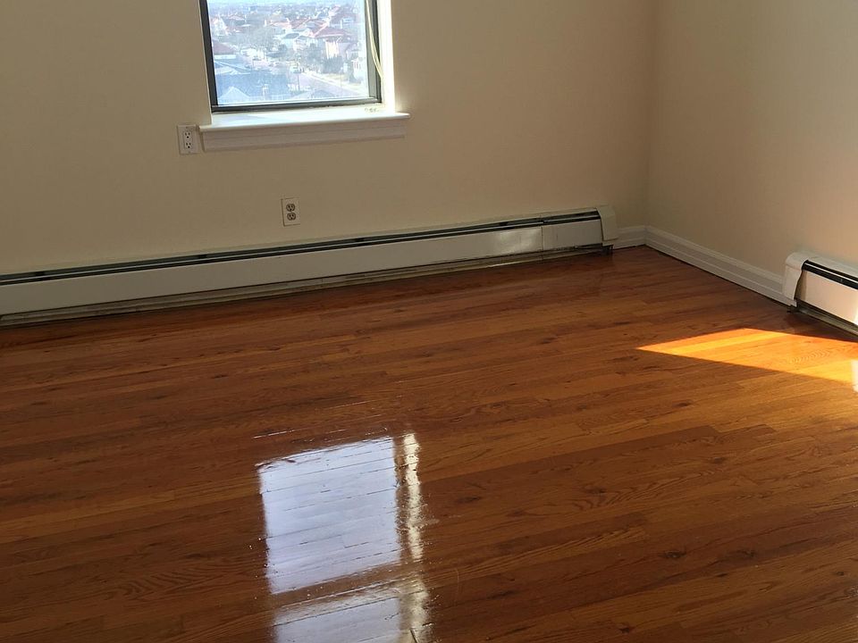 2nd image of 27 W Broadway