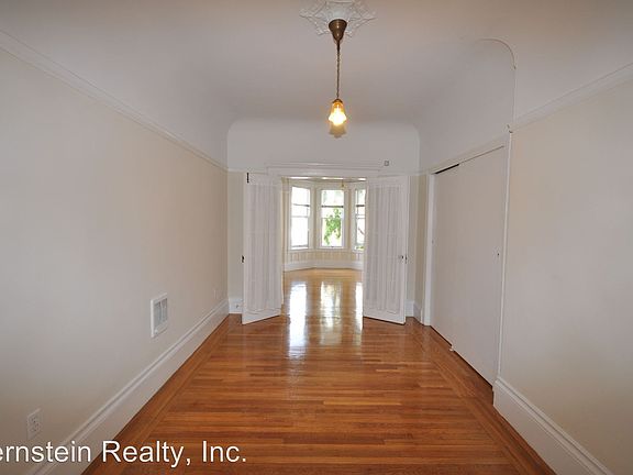 3rd image of 819 14th St APT 8