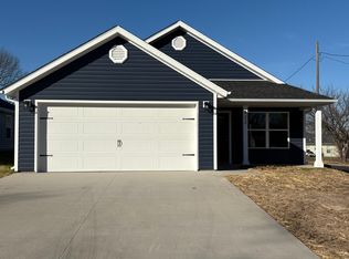 622 N Ball St, Webb City, MO 64870