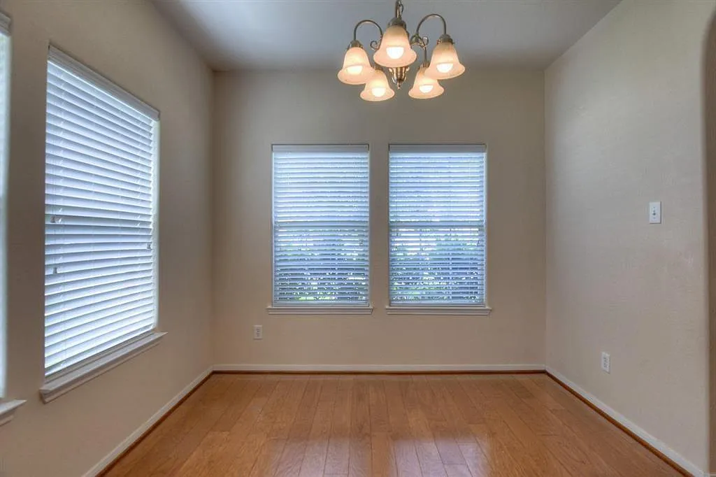 3 bed, 2.5 bath, 2222 sqft, $2,500 — Photo 4