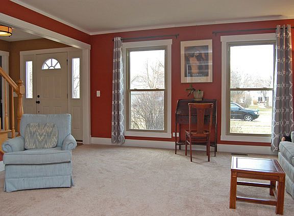 3rd image of 1642 Sauk Dr