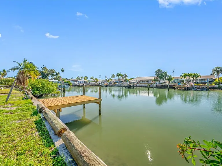 7930 Causeway Blvd S — Photo 41