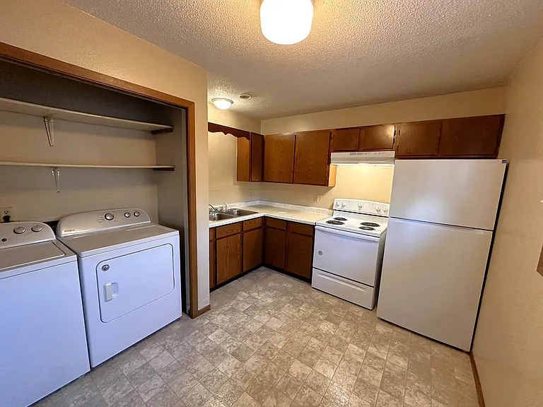 1380 Heritage Dr #13 — Photo 6