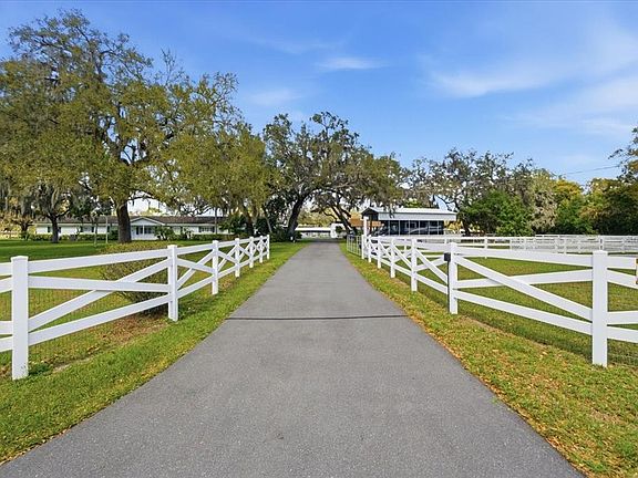 4th image of 9449 Roberts Rd