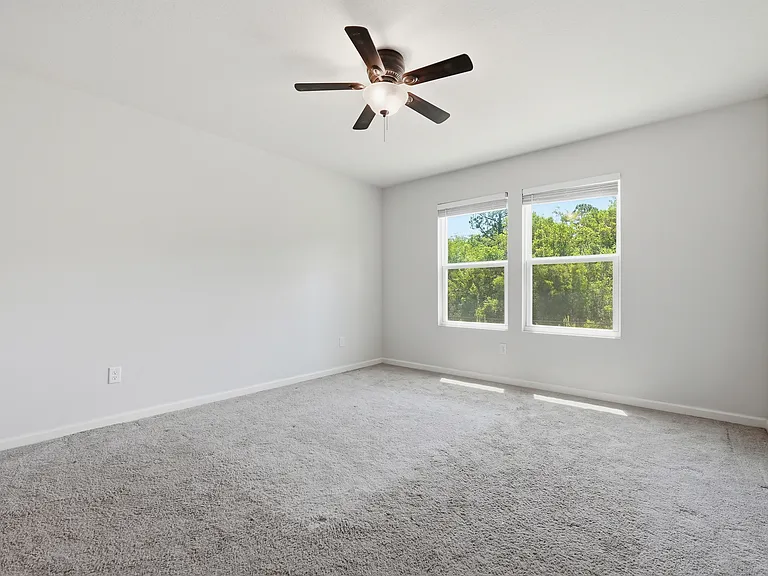 136 Pfitzer Ct — Photo 35