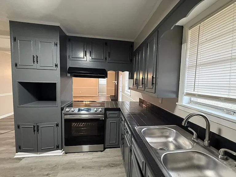 451 S Thomas St — Photo 8