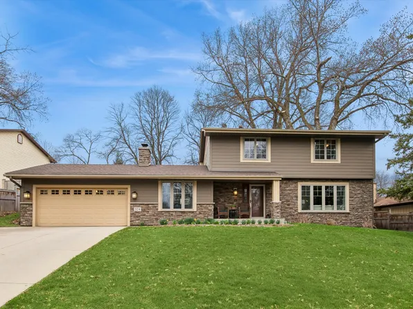 324 Hillcrest Ln, Burnsville, MN 55337